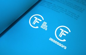 TF-ASSESSORS-logo-versio-negatiu